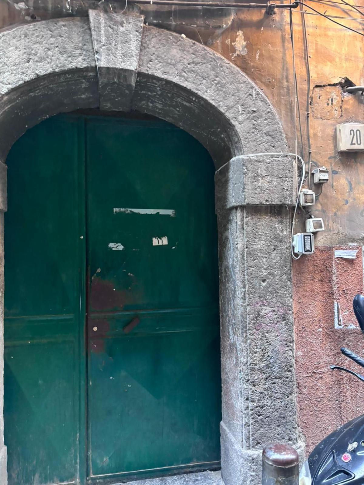 Ai 13 Gradoni Di Chiaia Bed & Breakfast Napoli Bagian luar foto