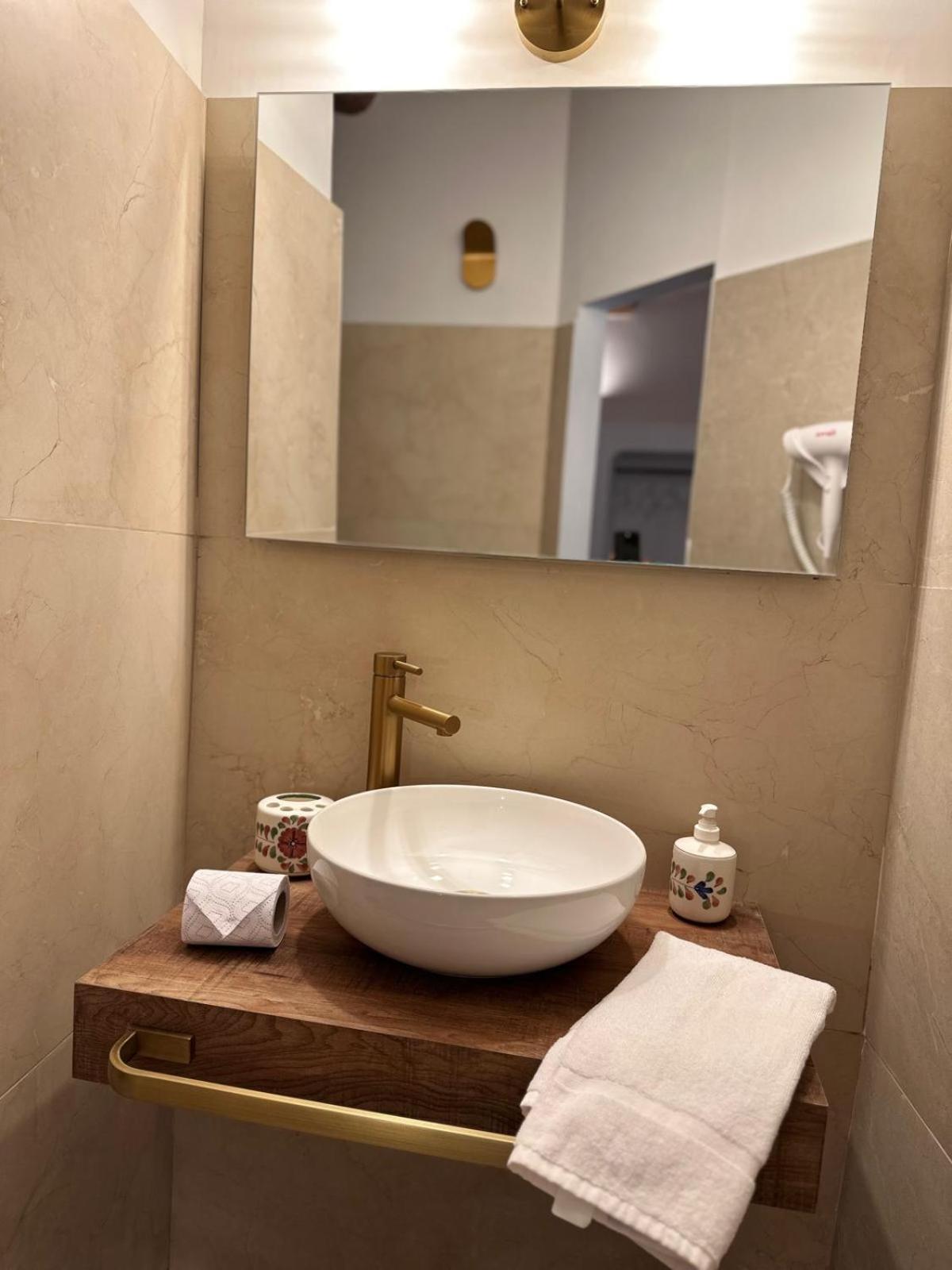Ai 13 Gradoni Di Chiaia Bed & Breakfast Napoli Bagian luar foto